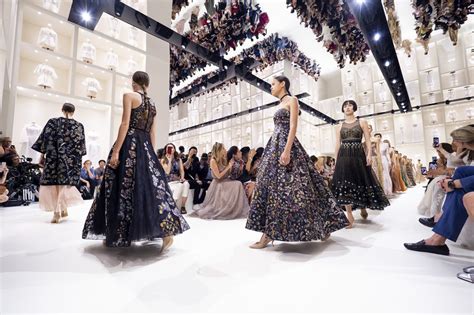 Regardez le défilé Dior Haute Couture Automne/Hiver 2018